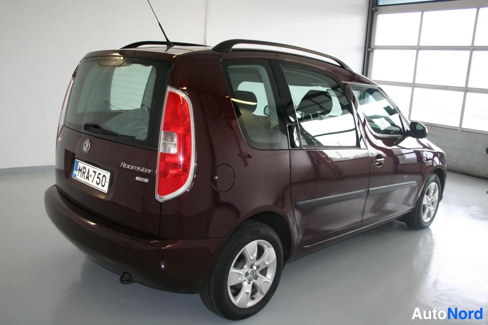 Punainen Skoda Roomster 2010, takaviisto, kuva 7