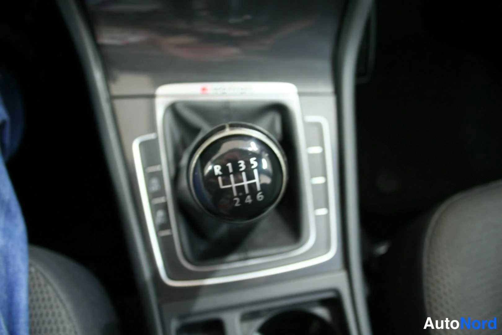 Sininen Volkswagen Golf 2018, yksityiskohta, kuva 27