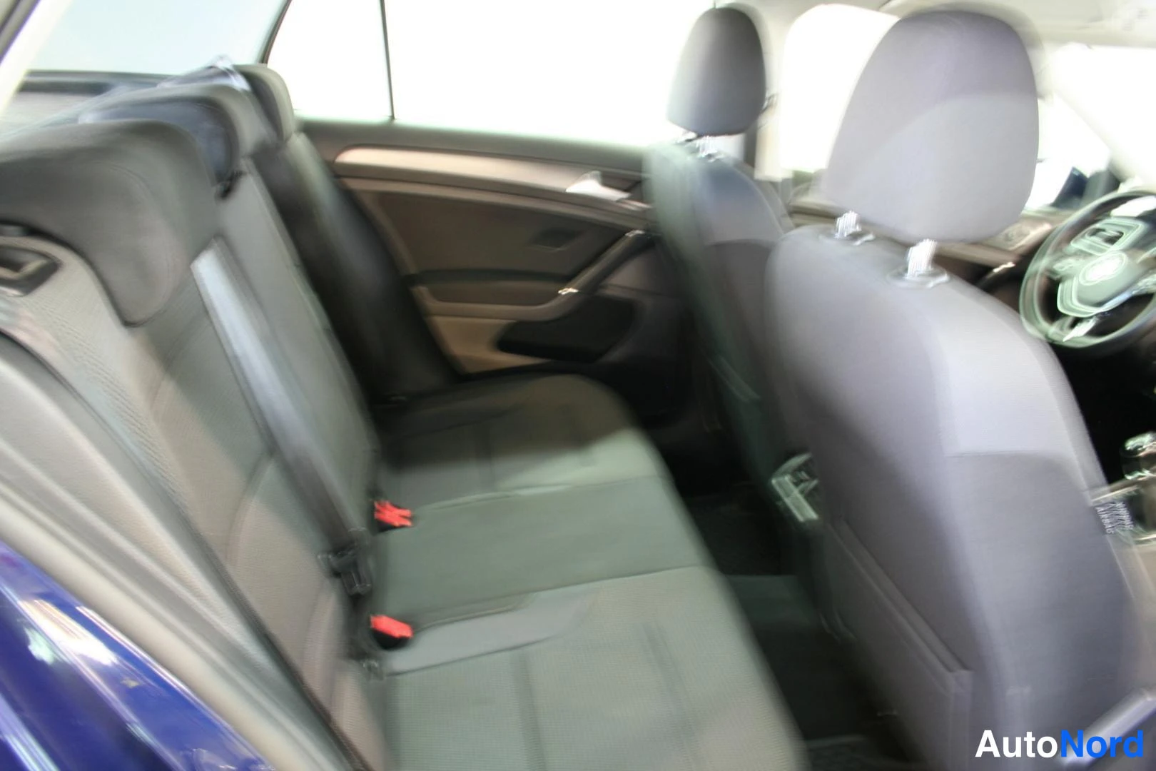 Sininen Volkswagen Golf 2018, takaistuimet, kuva 21