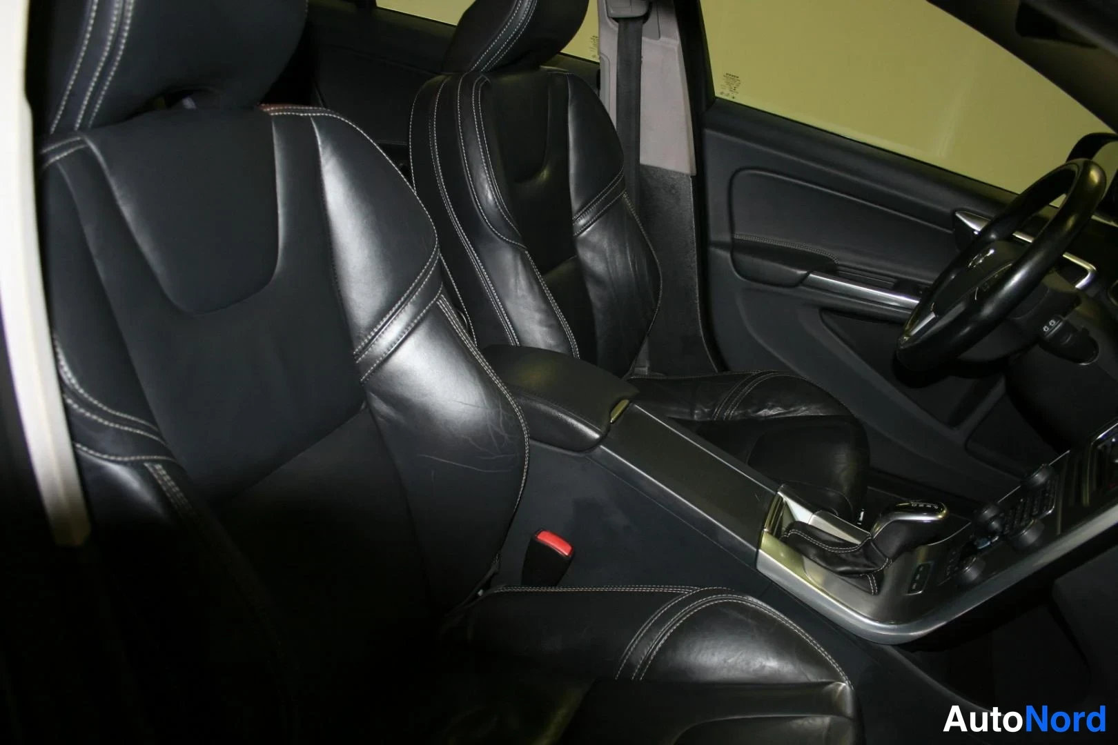 Blå Volvo V60 2013, framsäten, bild 14