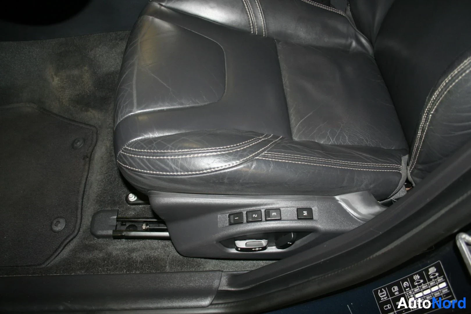 Blå Volvo V60 2013, detalj, bild 18