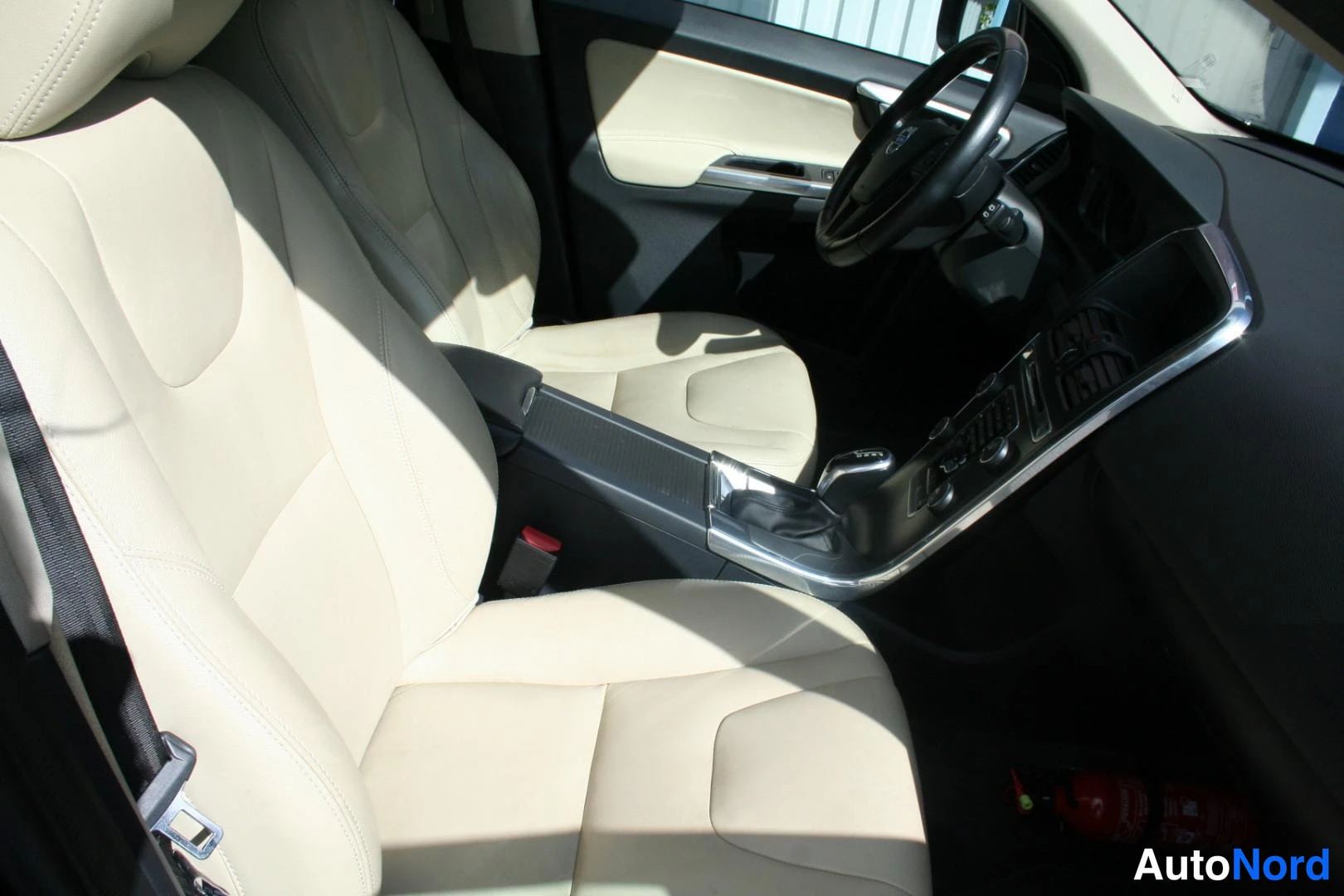 Blå Volvo XC60 2016, bild 16