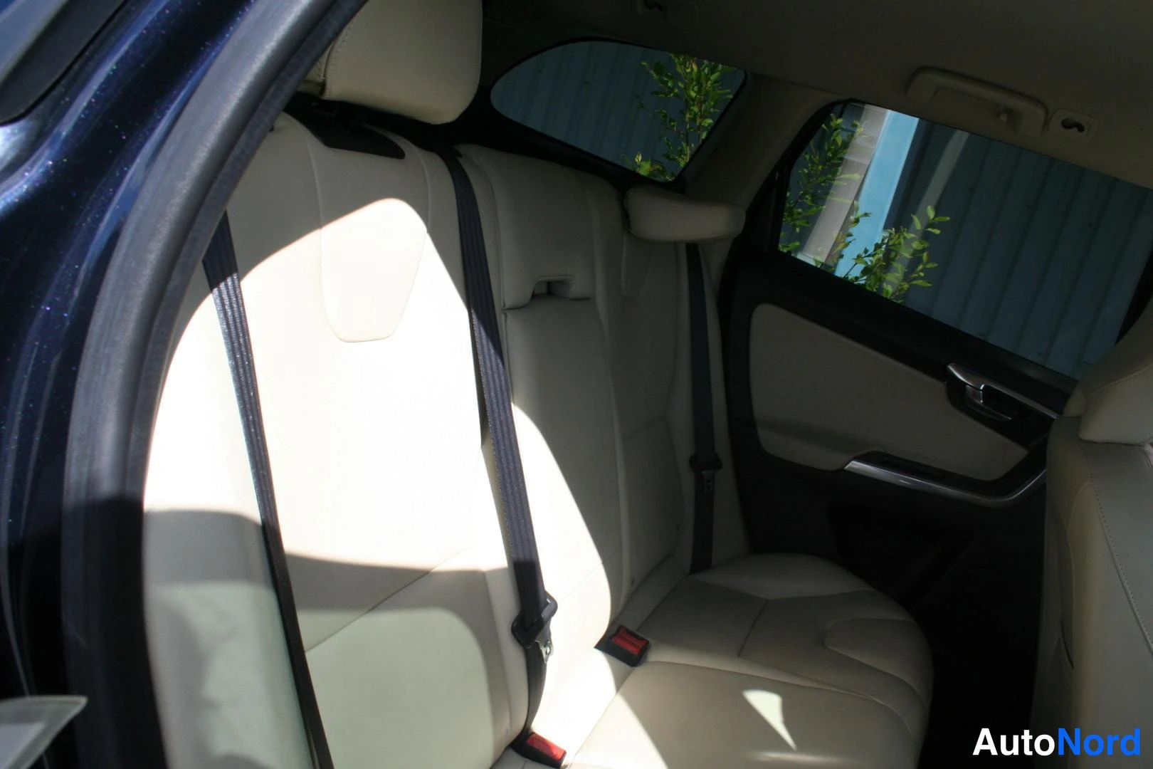 Blå Volvo XC60 2016, bild 17