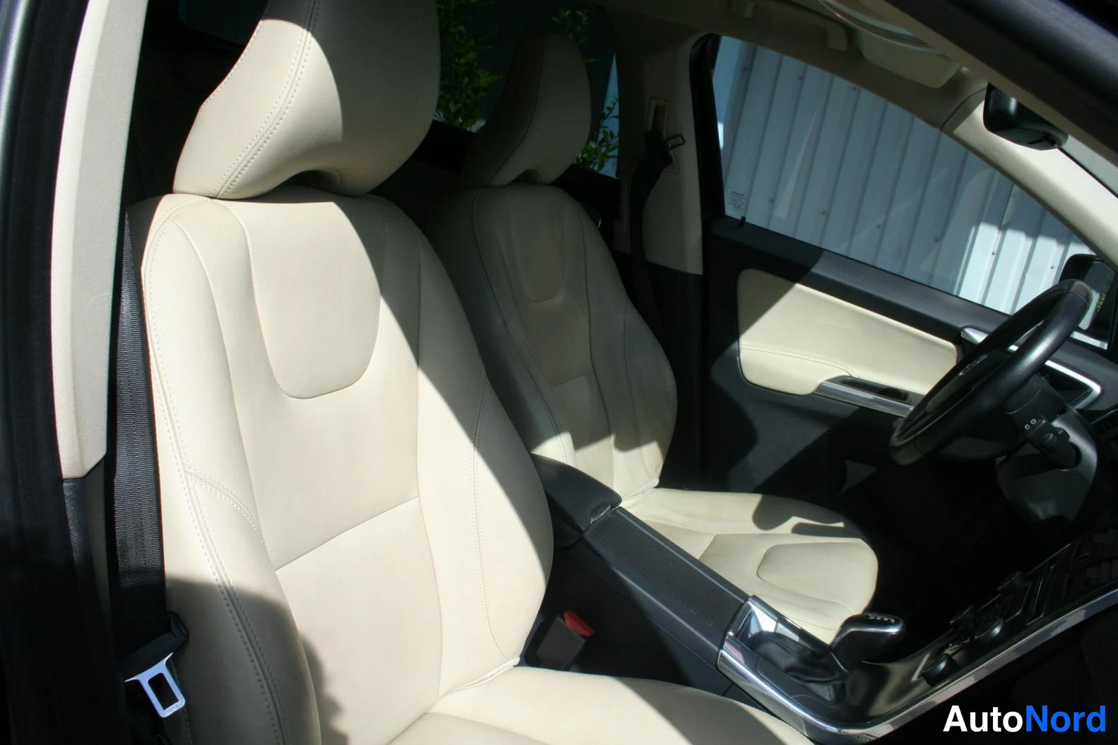 Blå Volvo XC60 2016, bild 18