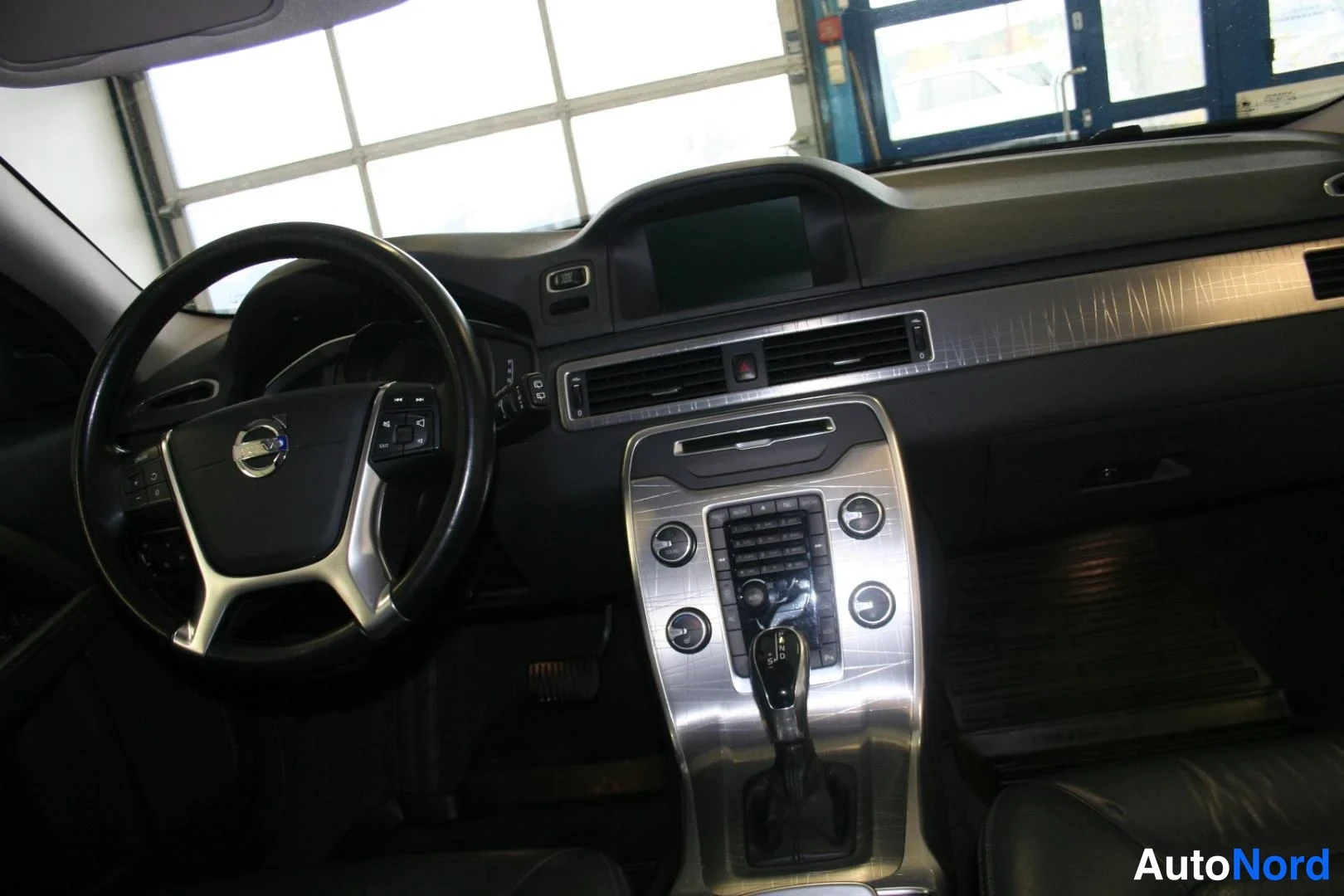 Svart Volvo XC70 2014, förarplats, bild 11