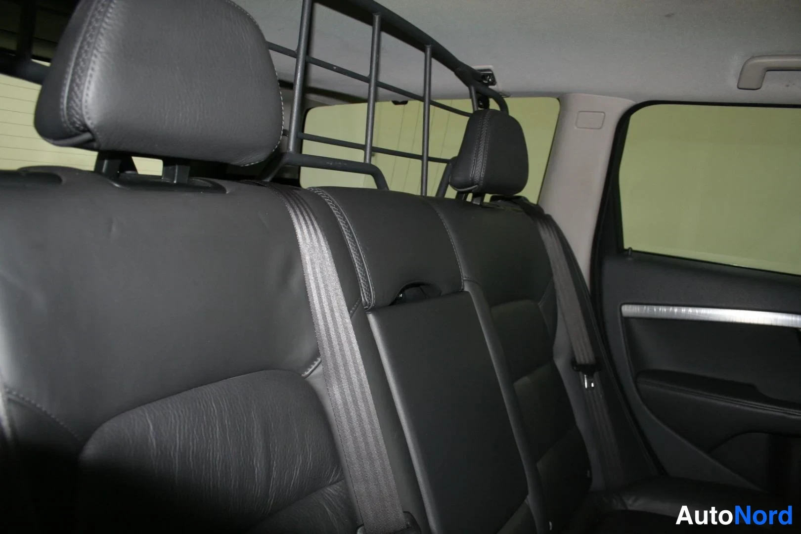 Svart Volvo XC70 2014, baksäten, bild 12