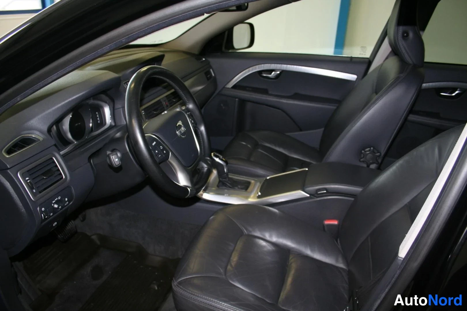 Svart Volvo XC70 2014, förarplats, bild 6