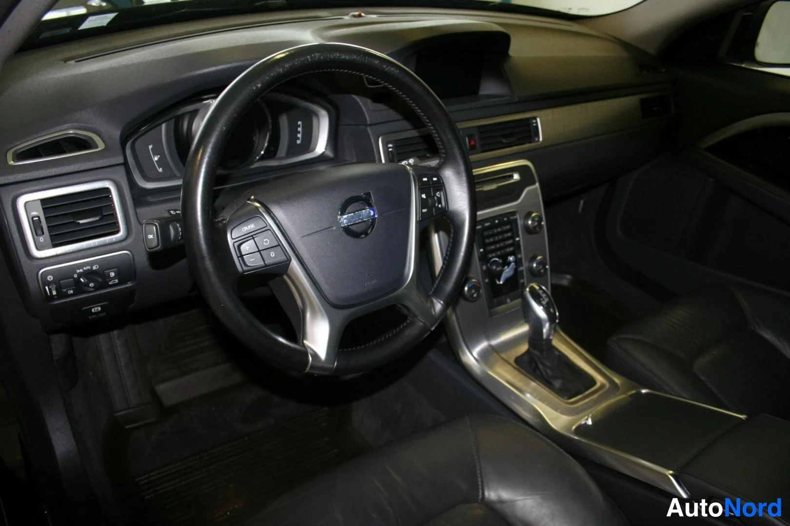 Svart Volvo XC70 2014, förarplats, bild 8