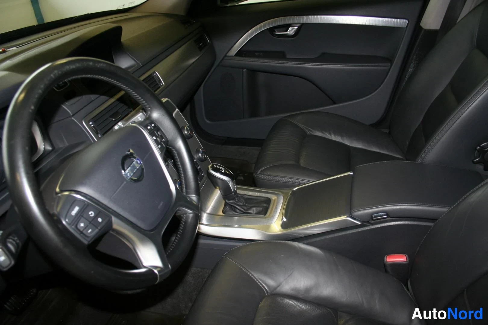 Svart Volvo XC70 2014, förarplats, bild 9
