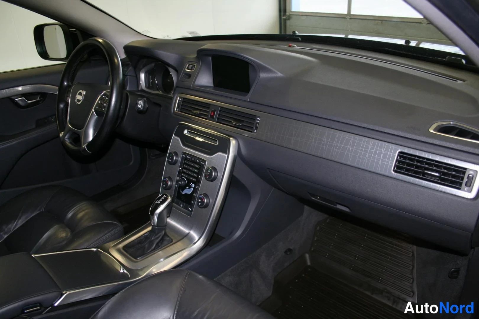 Svart Volvo XC70 2014, förarplats, bild 10