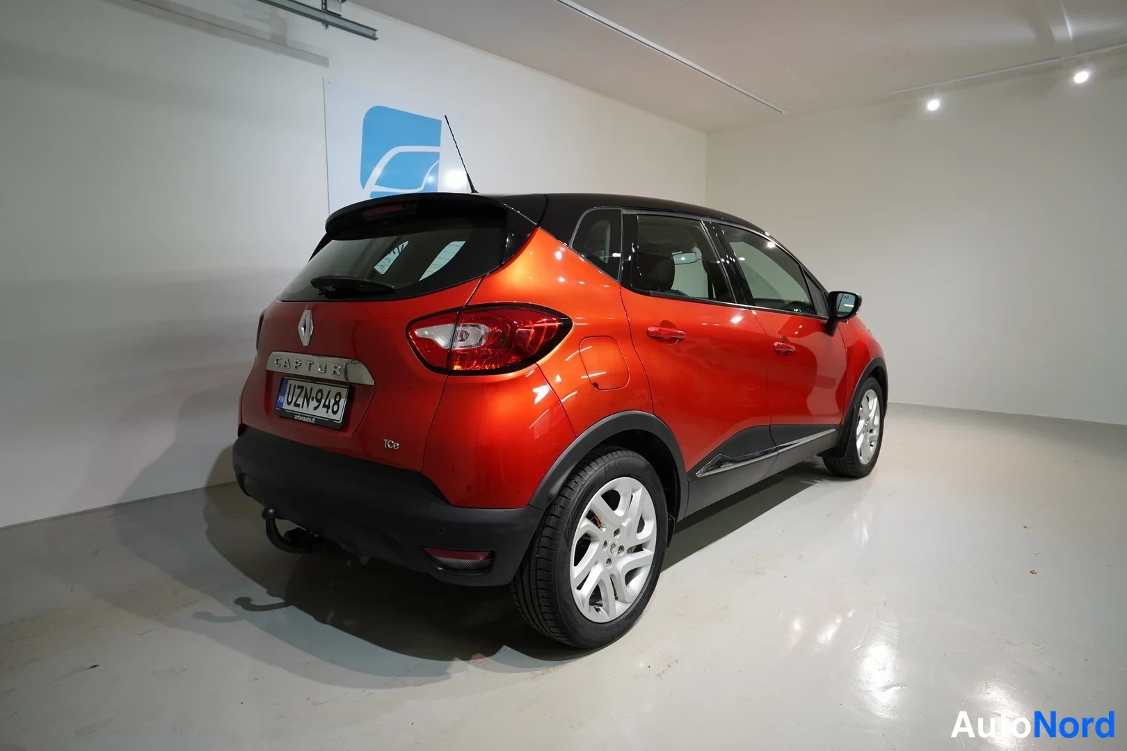 Punainen Renault Captur 2016, takaviisto, kuva 6