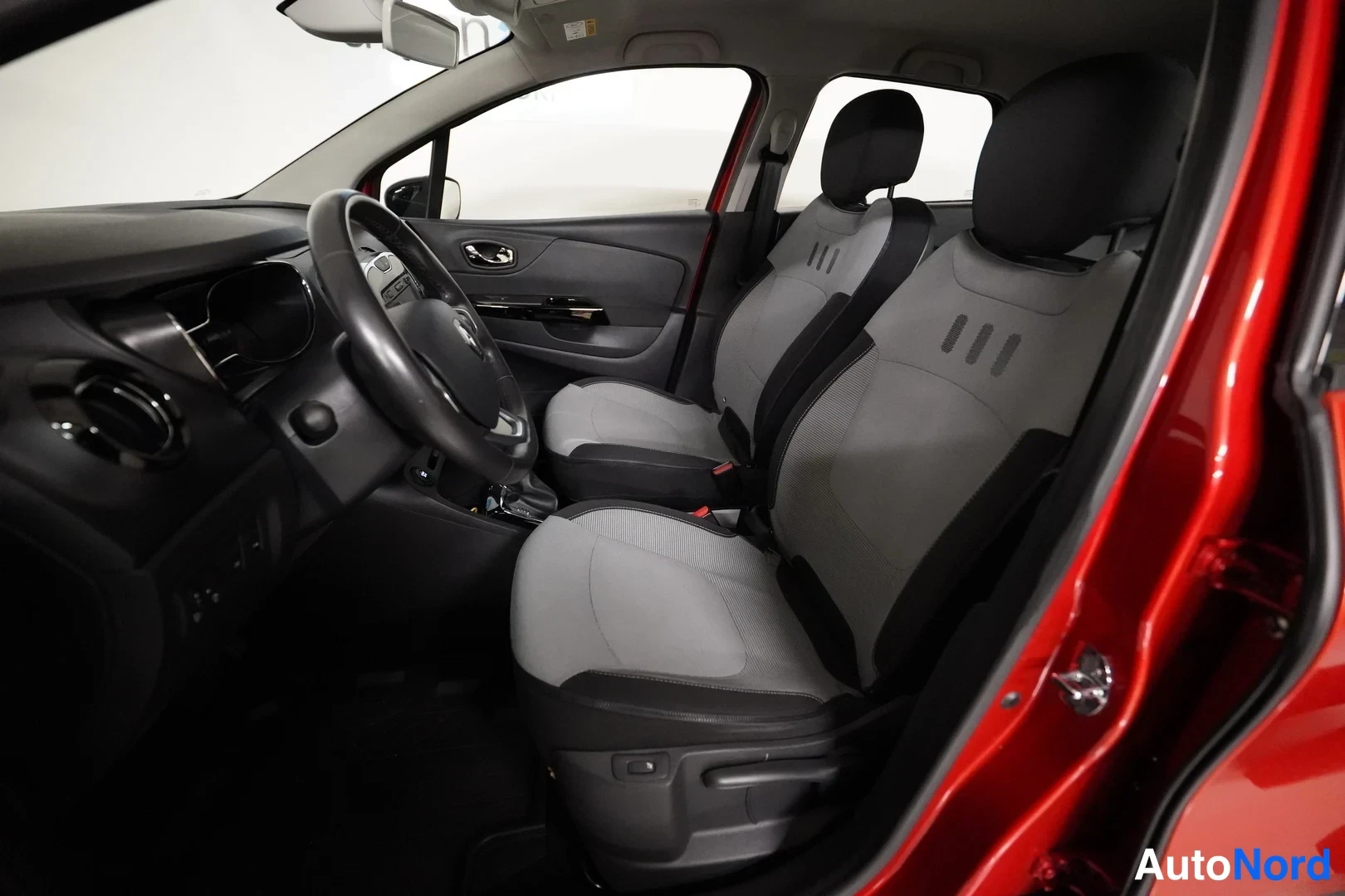 Punainen Renault Captur 2016, etuistuimet, kuva 8