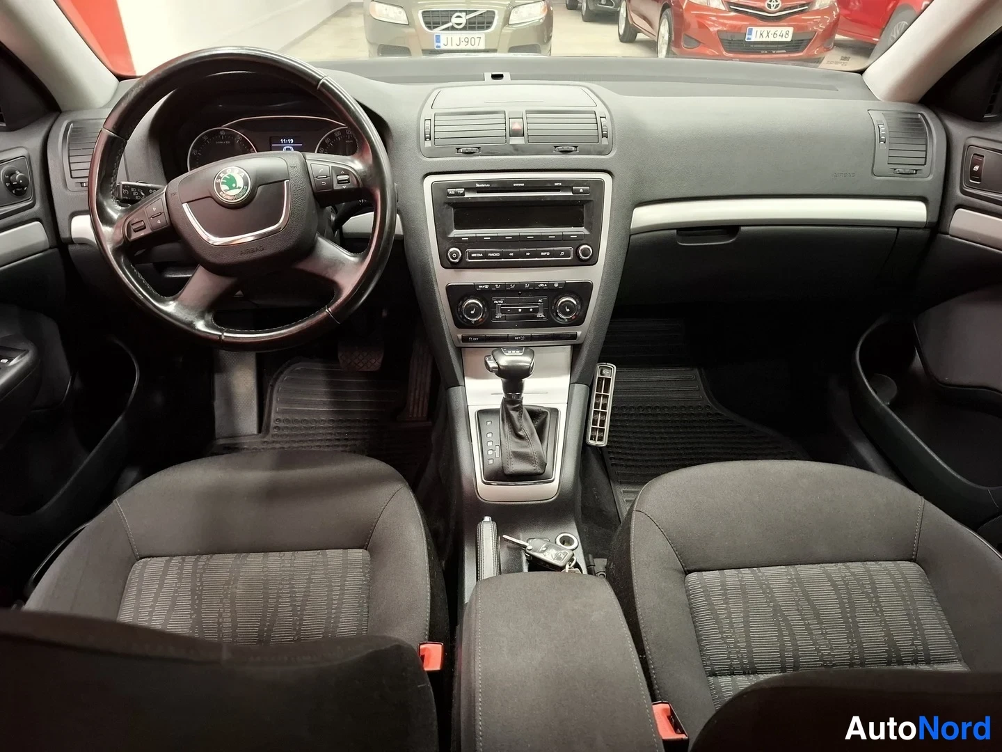 Hopea Skoda Octavia 2013, ohjaamo, kuva 8
