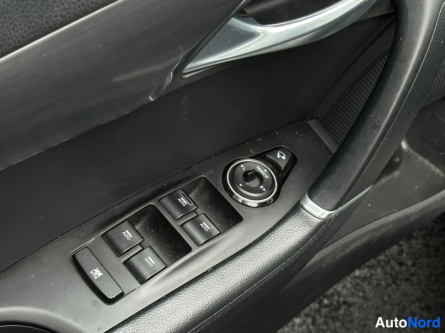 Sininen Hyundai i40 2013, yksityiskohta, kuva 9