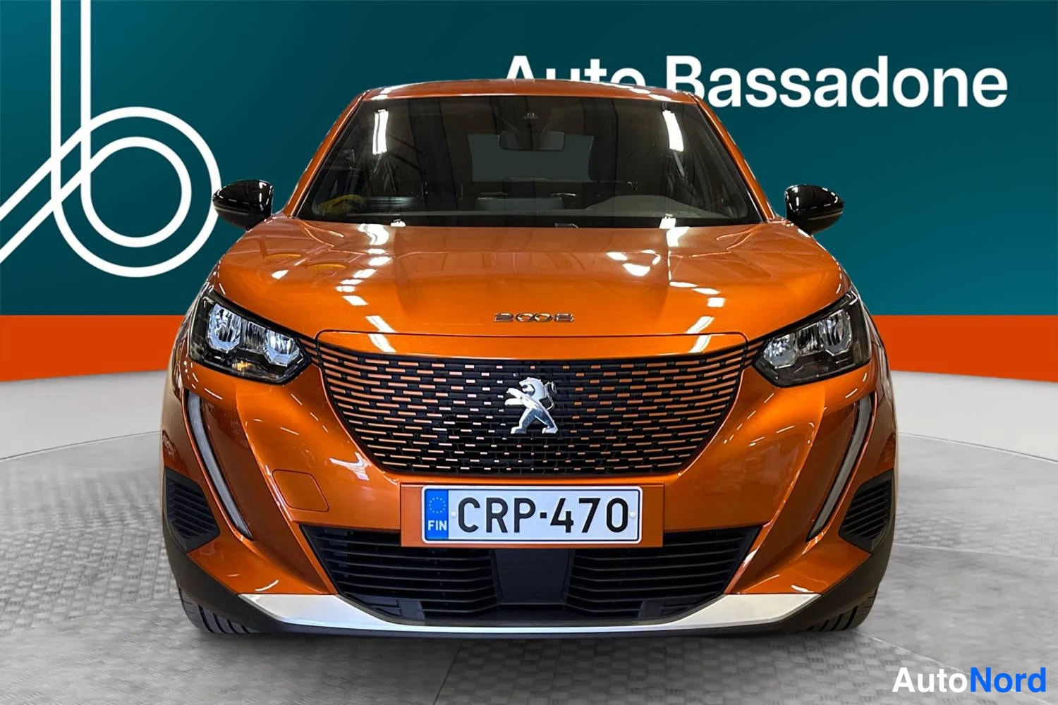 Oranssi Peugeot E-2008 2023, edestä, kuva 3