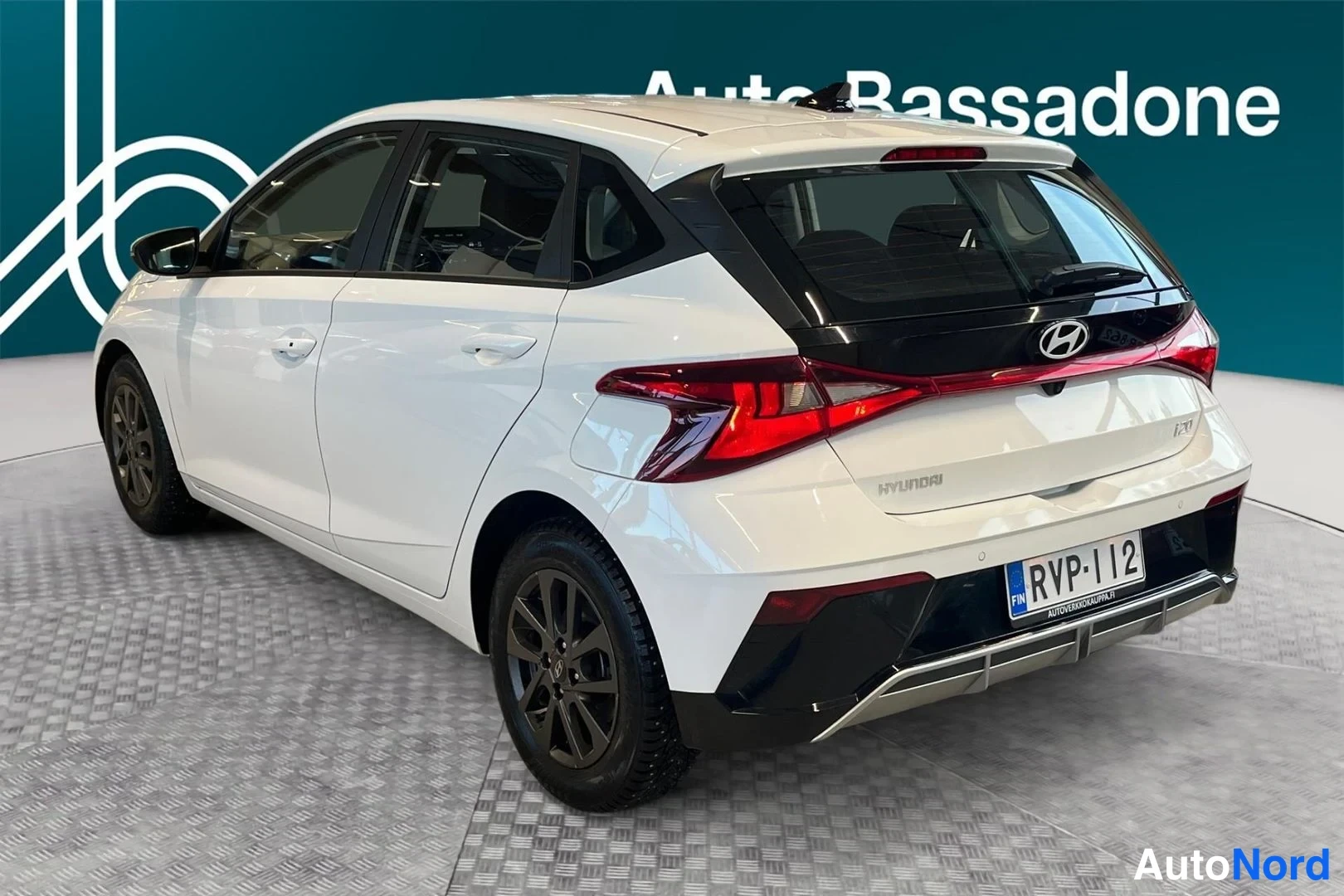 Valkoinen Hyundai i20 2024, takaviisto, kuva 6