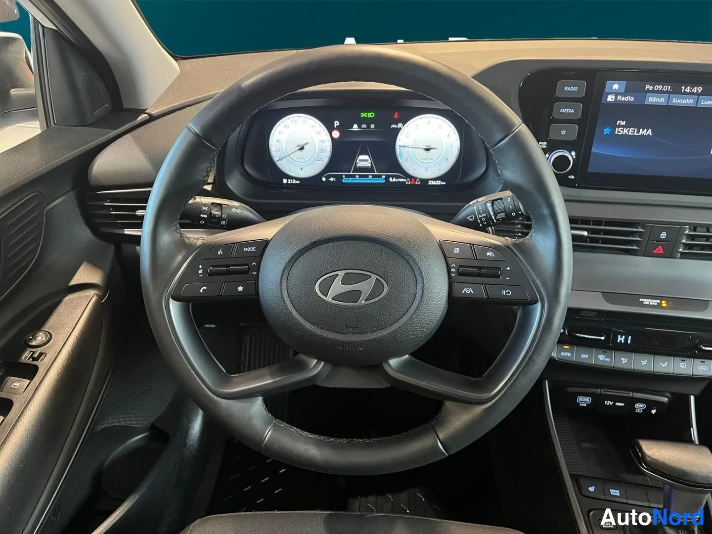 Valkoinen Hyundai i20 2024, ohjaamo, kuva 11