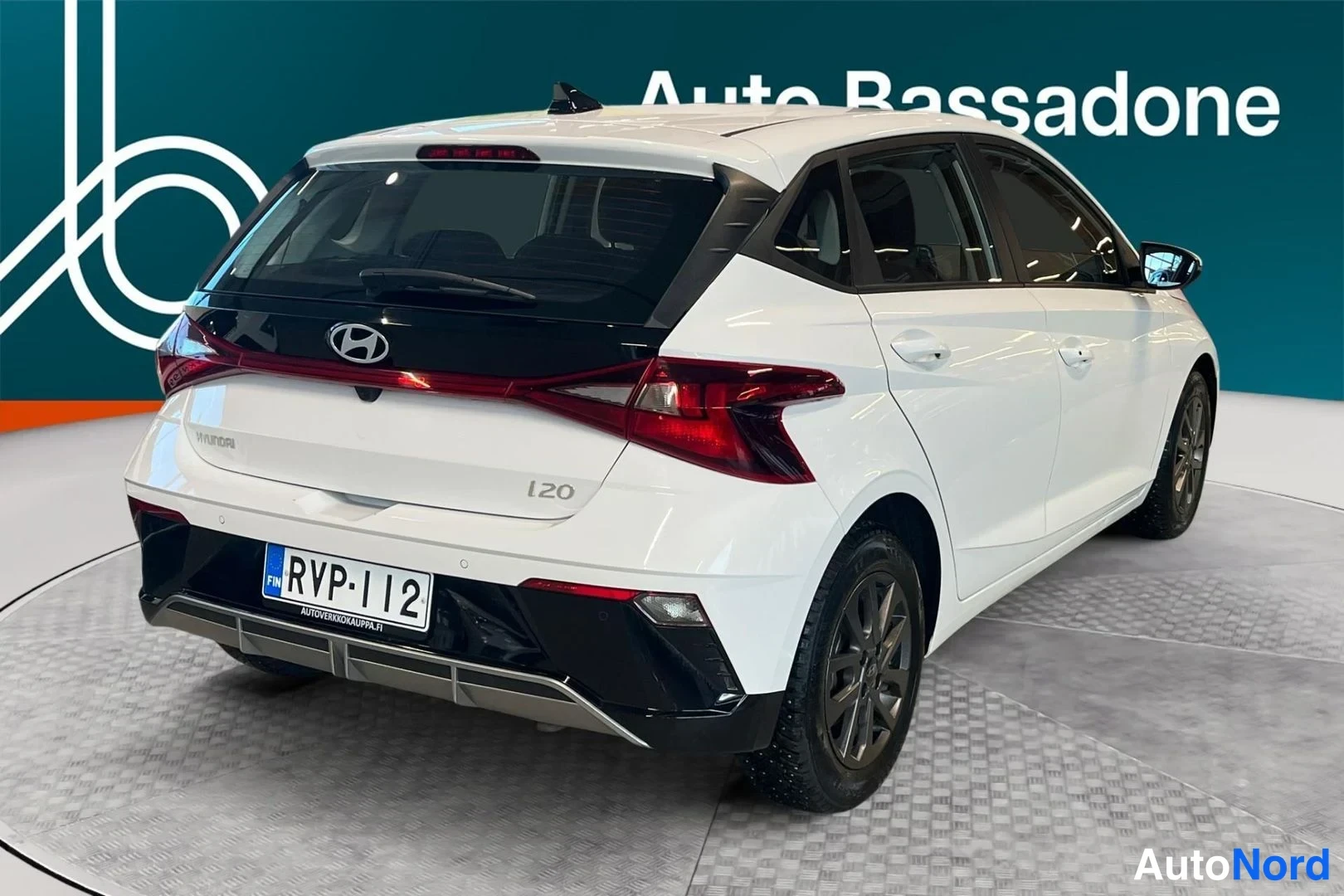 Valkoinen Hyundai i20 2024, takaviisto, kuva 7
