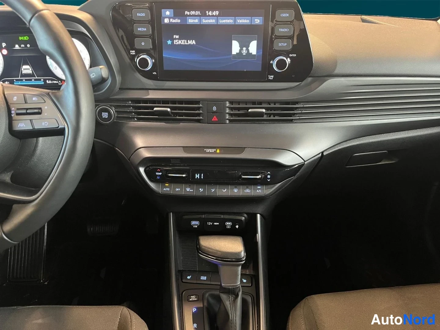 Valkoinen Hyundai i20 2024, ohjaamo, kuva 9