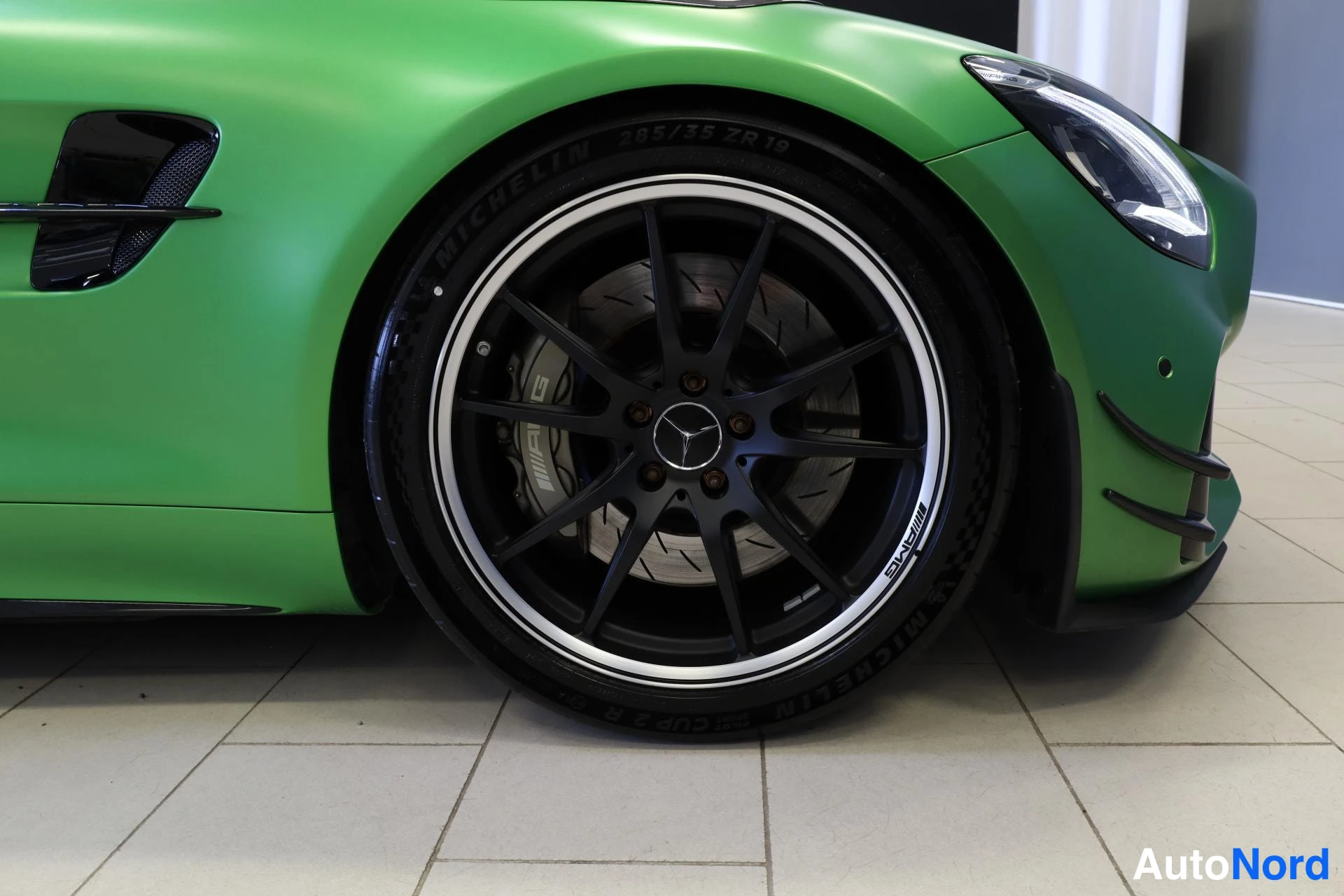Vihreä Mercedes-Benz AMG GT R 2016, yksityiskohta, kuva 19