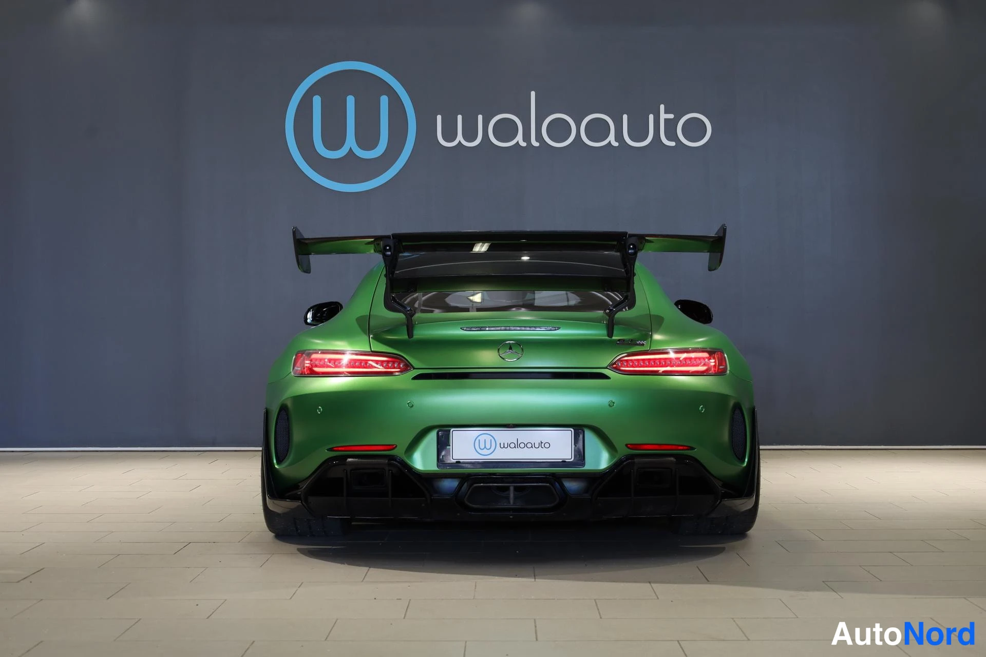 Vihreä Mercedes-Benz AMG GT R 2016, takaa, kuva 10