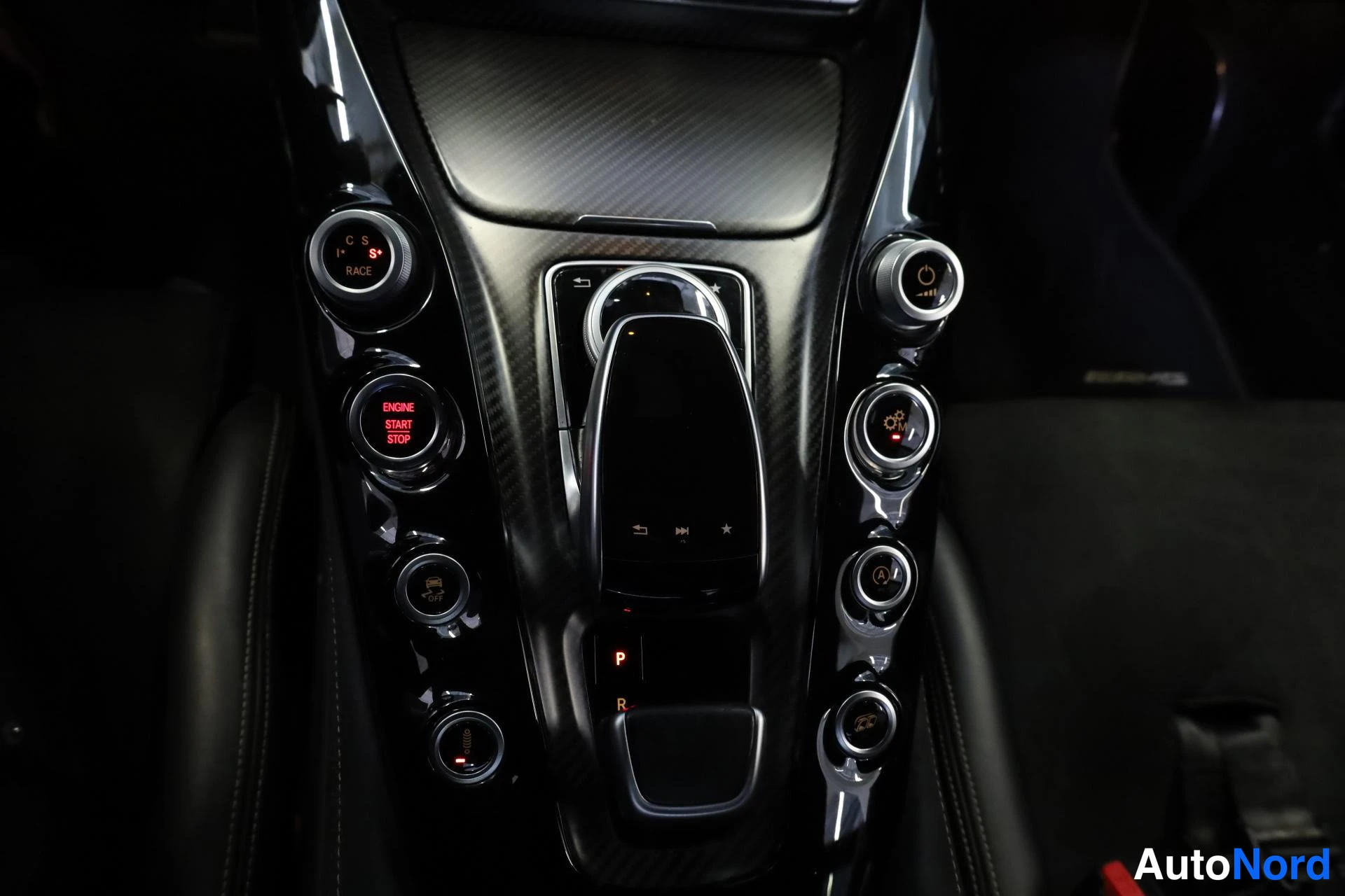 Vihreä Mercedes-Benz AMG GT R 2016, ohjaamo, kuva 14
