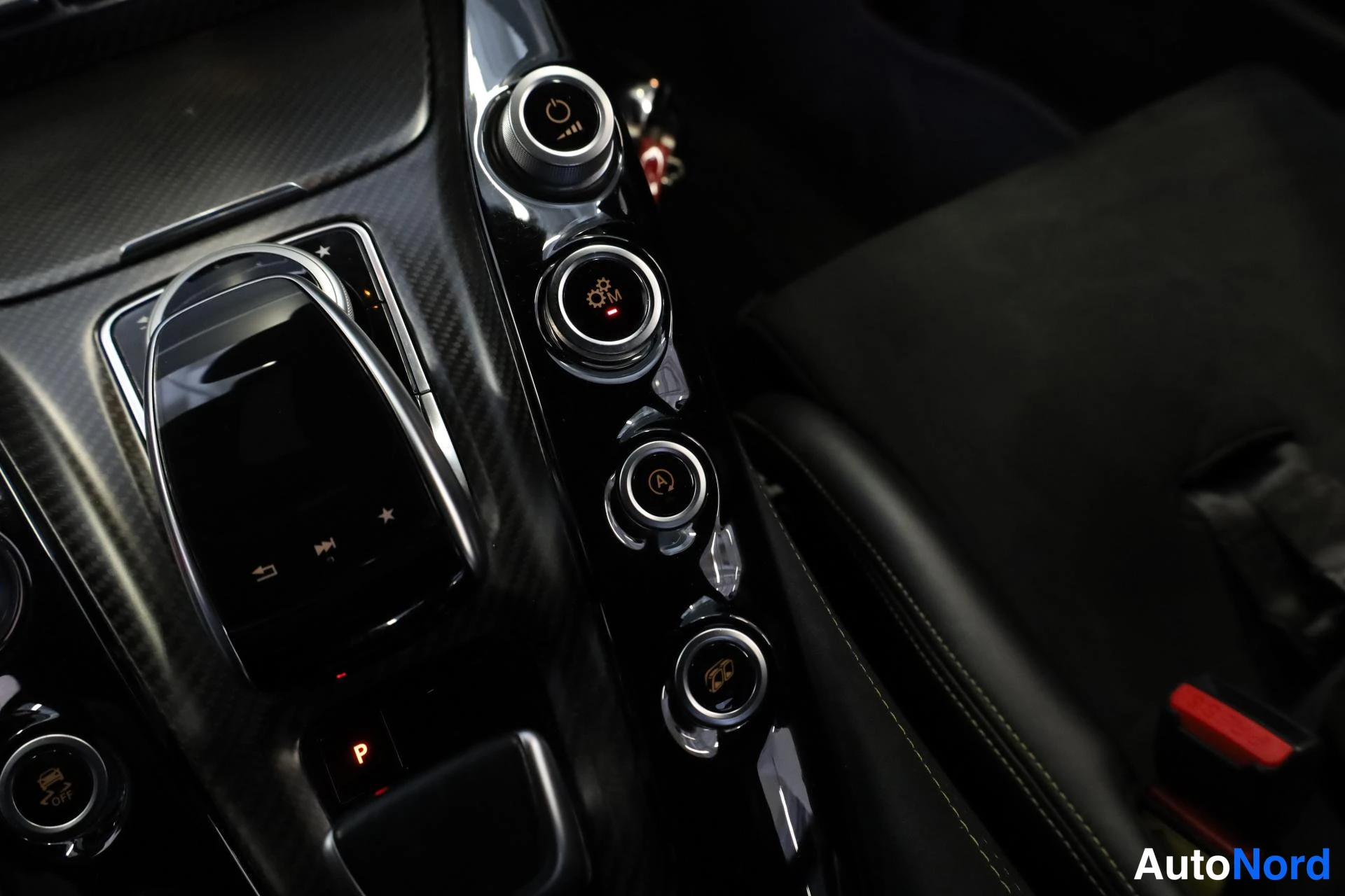 Vihreä Mercedes-Benz AMG GT R 2016, yksityiskohta, kuva 26