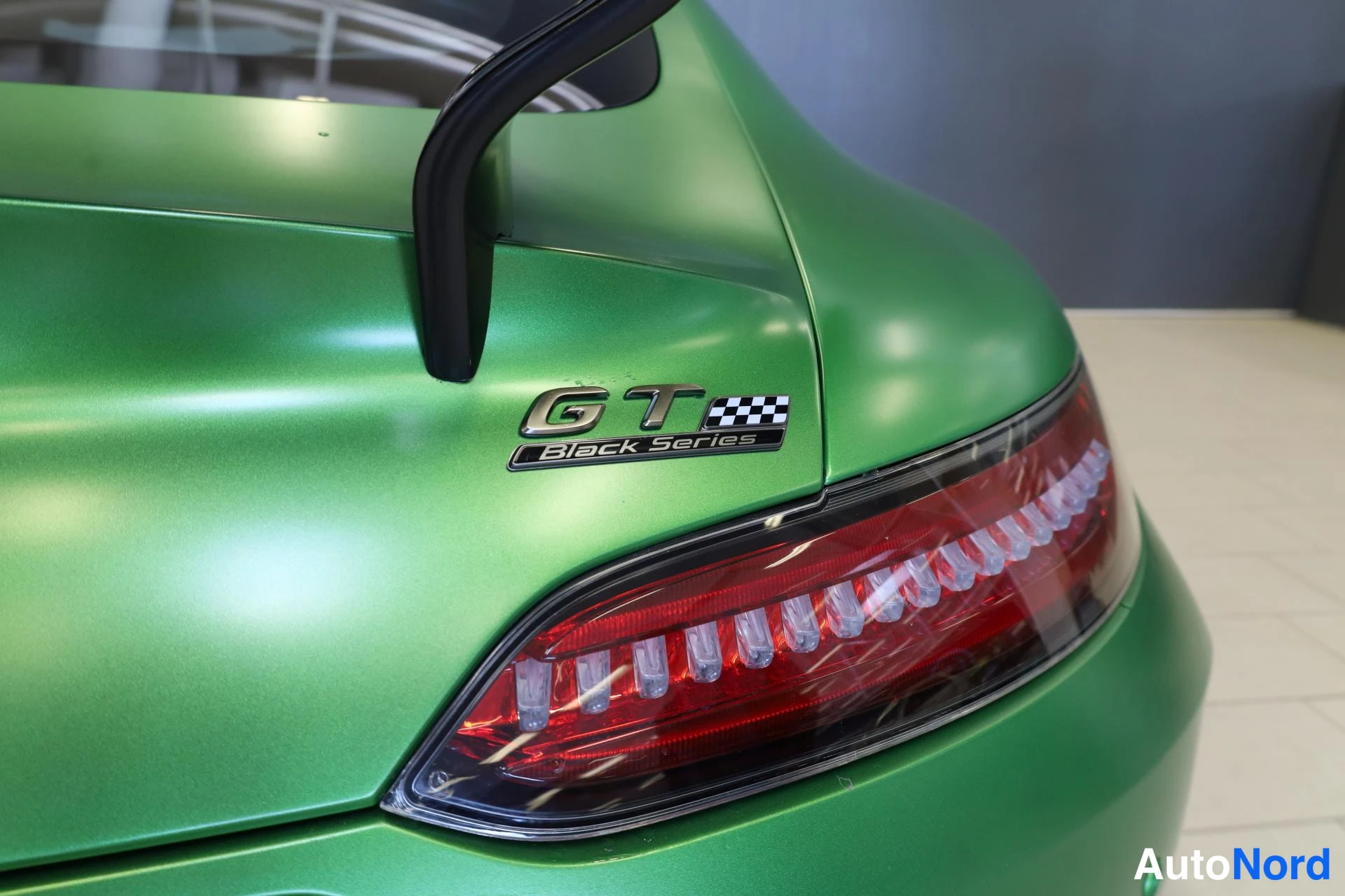 Vihreä Mercedes-Benz AMG GT R 2016, yksityiskohta, kuva 18