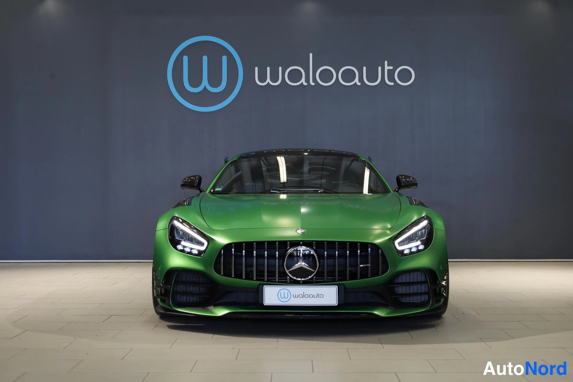 Vihreä Mercedes-Benz AMG GT R 2016, edestä, kuva 5