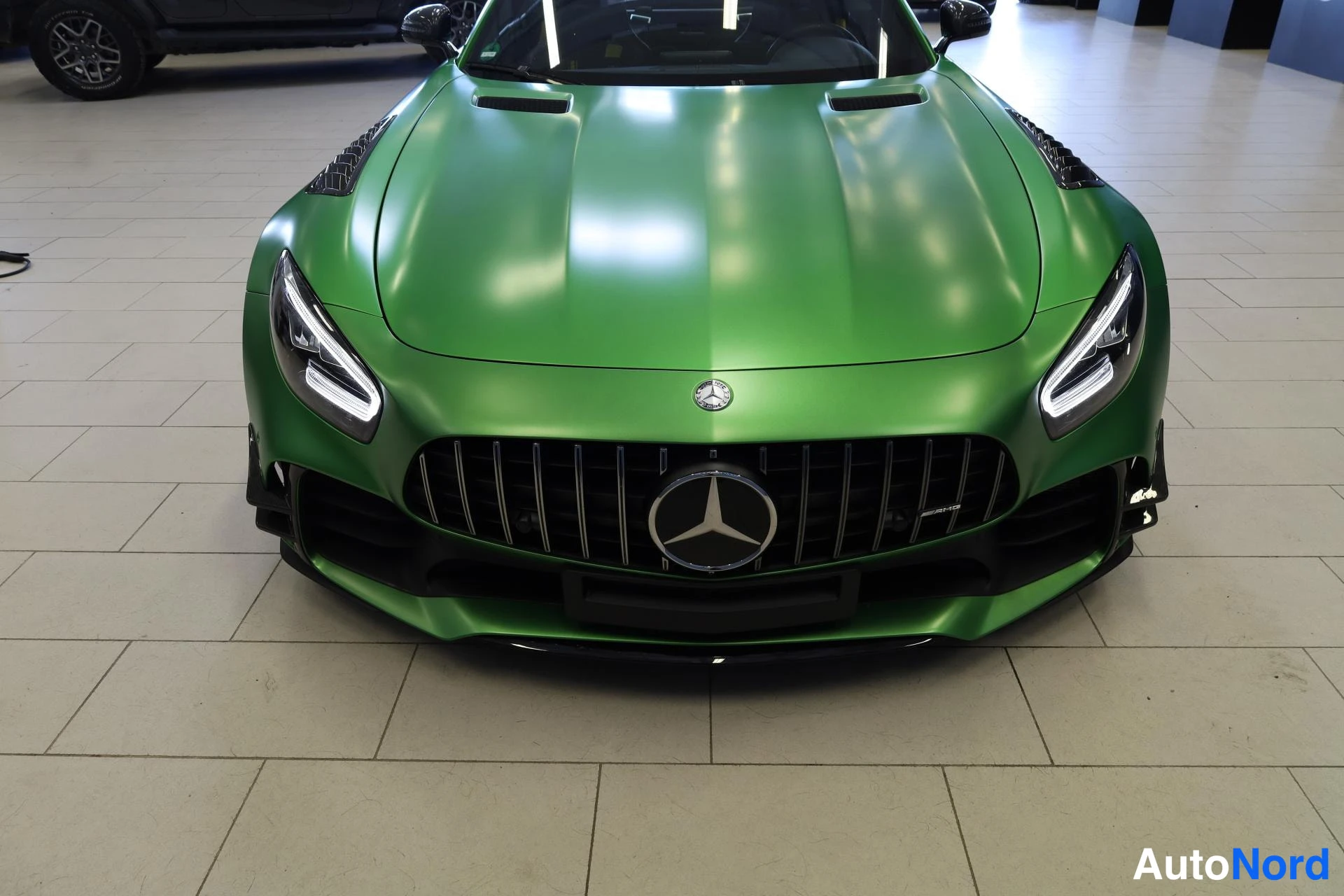 Vihreä Mercedes-Benz AMG GT R 2016, edestä, kuva 4