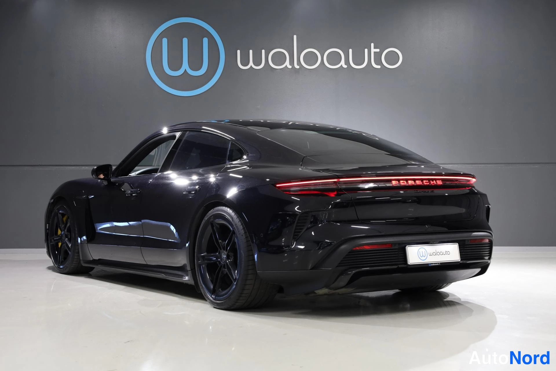 Musta Porsche Taycan 2024, takaviisto, kuva 7