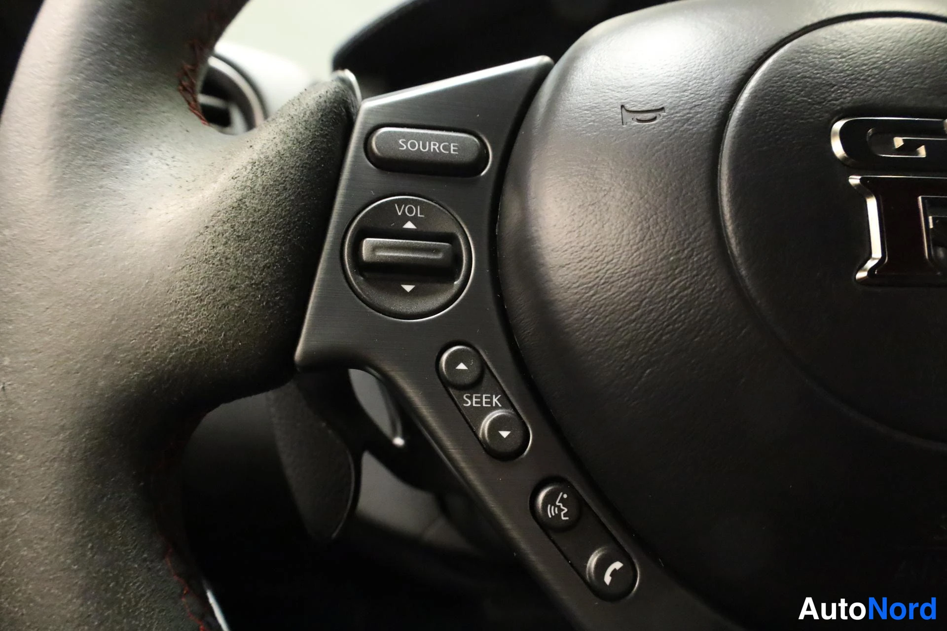 Svart Nissan GT-R 2016, detalj, bild 16