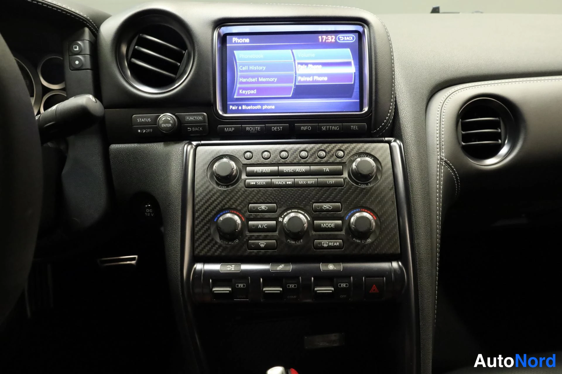 Svart Nissan GT-R 2016, detalj, bild 21