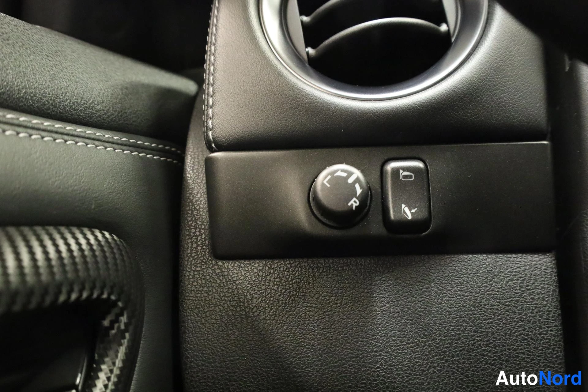 Svart Nissan GT-R 2016, detalj, bild 23