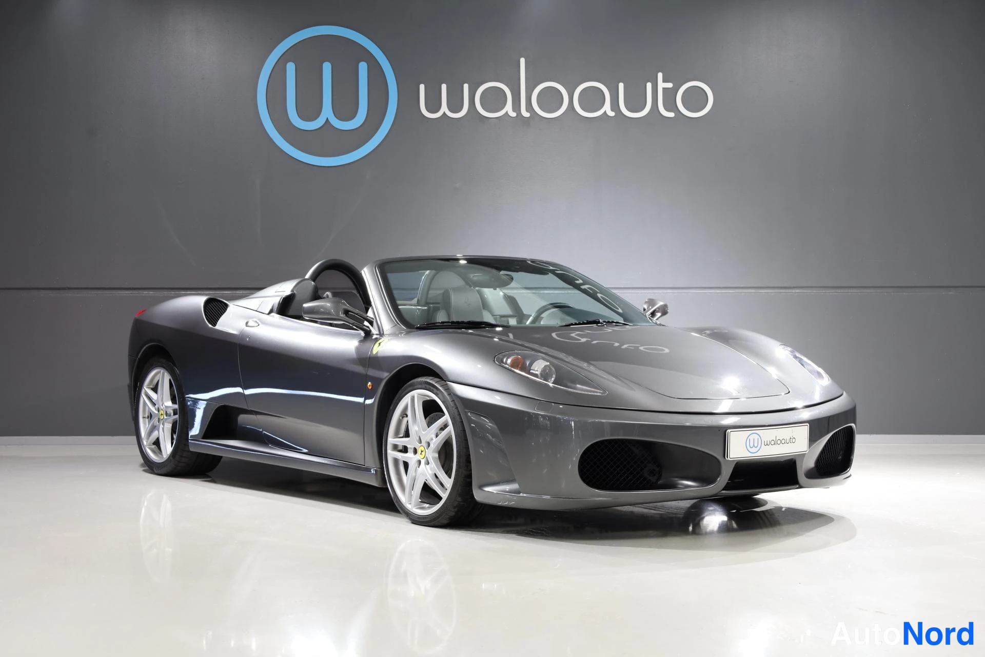 Harmaa Ferrari F430 2005, etuviisto, keula oikealle, kuva 4