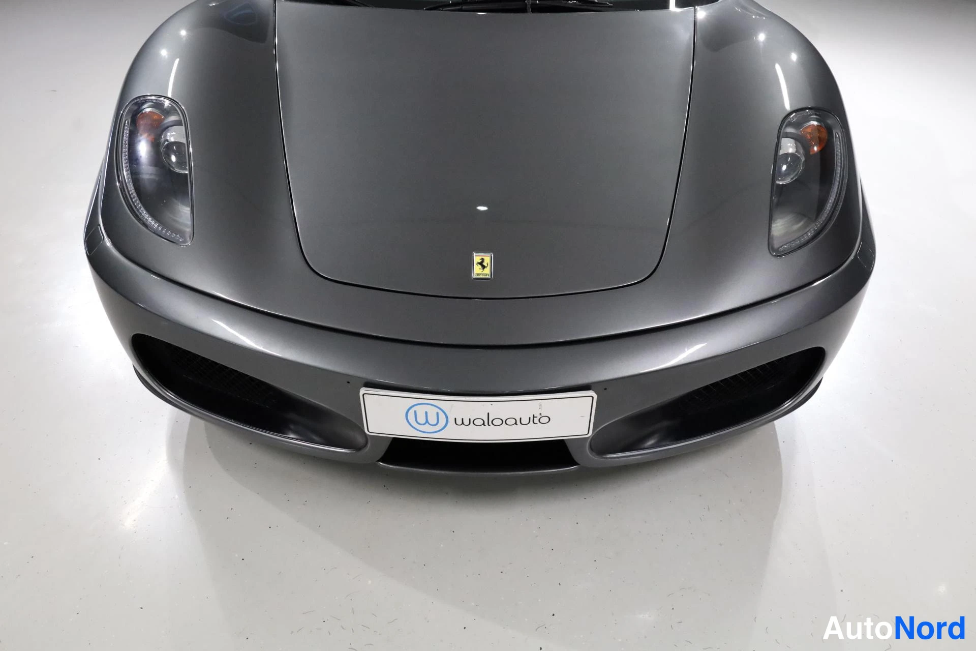 Harmaa Ferrari F430 2005, edestä, kuva 6