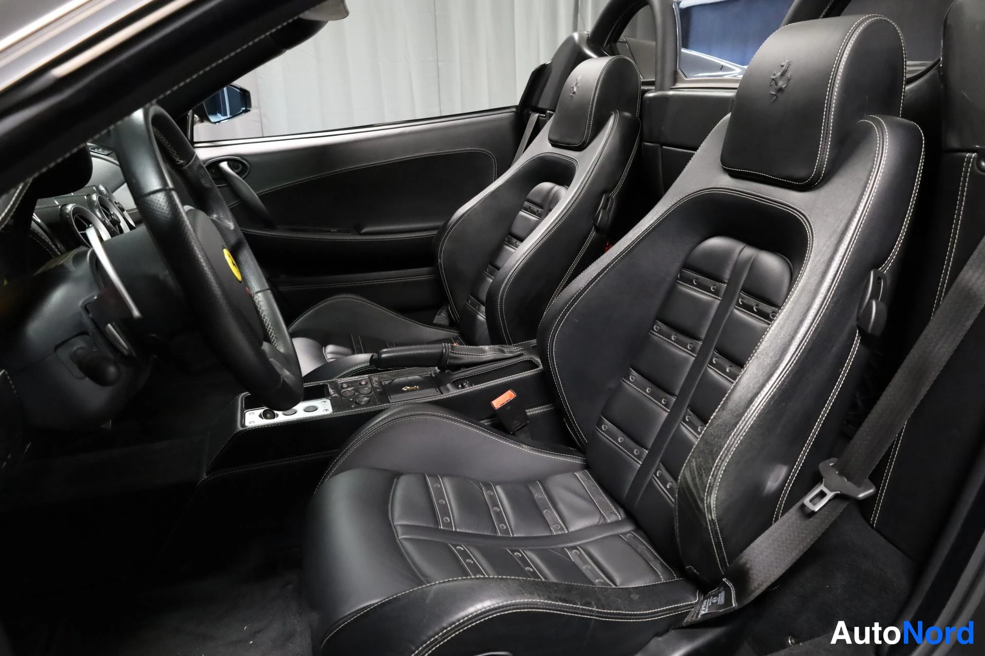 Harmaa Ferrari F430 2005, etuistuimet, kuva 15