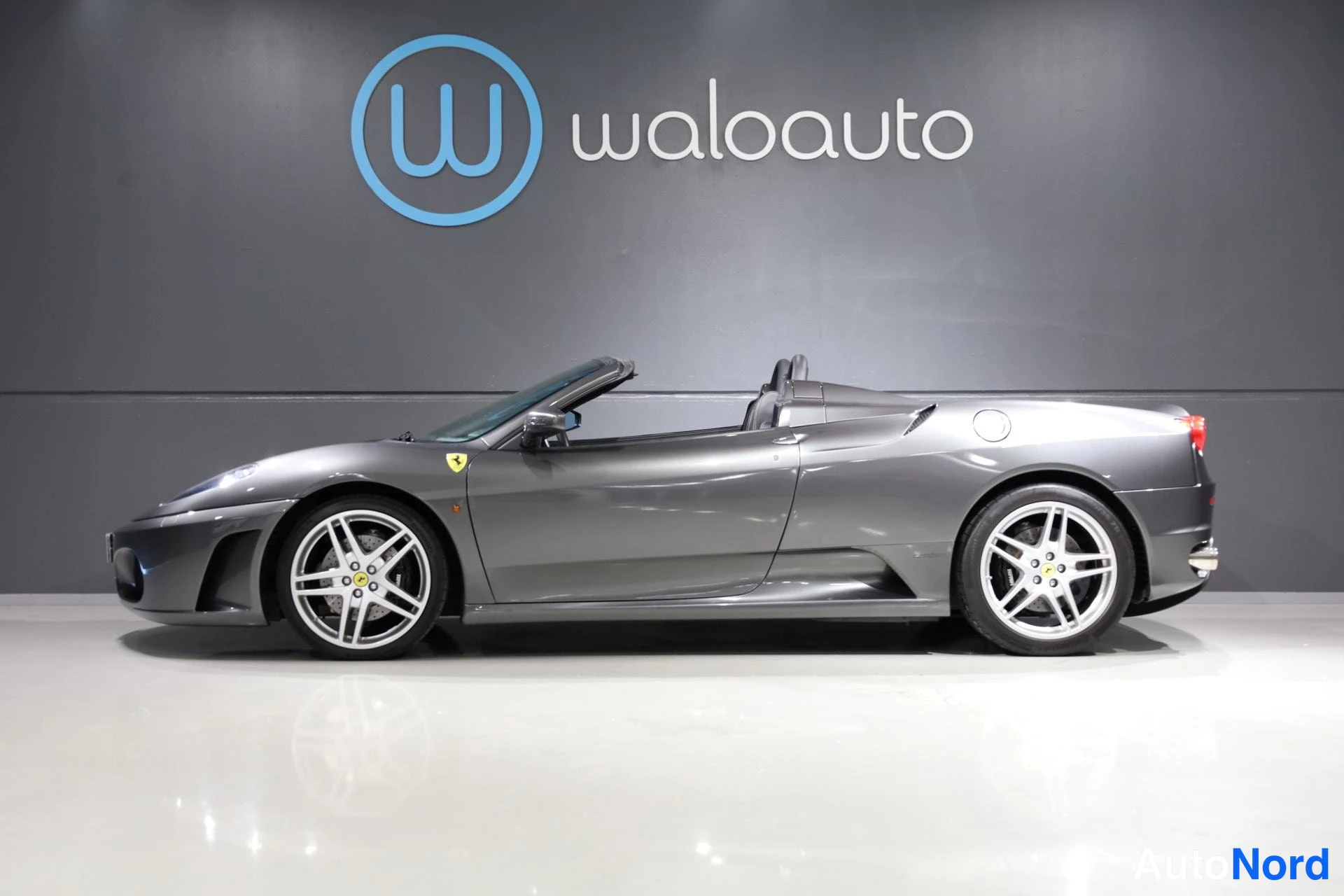 Harmaa Ferrari F430 2005, etuviisto, keula vasemmalle, kuva 3