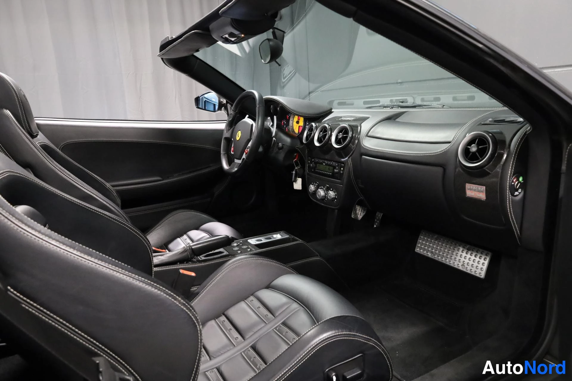 Harmaa Ferrari F430 2005, etuistuimet, kuva 16