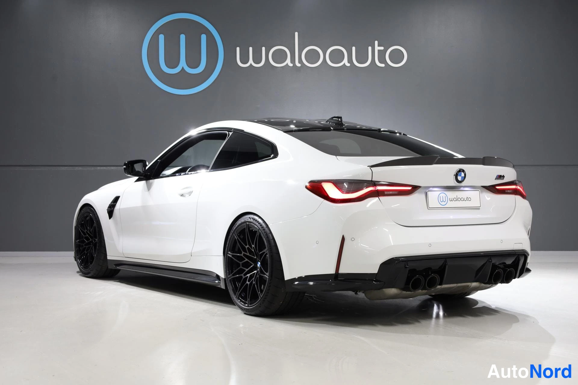 Valkoinen BMW M4 2021, takaviisto, kuva 8