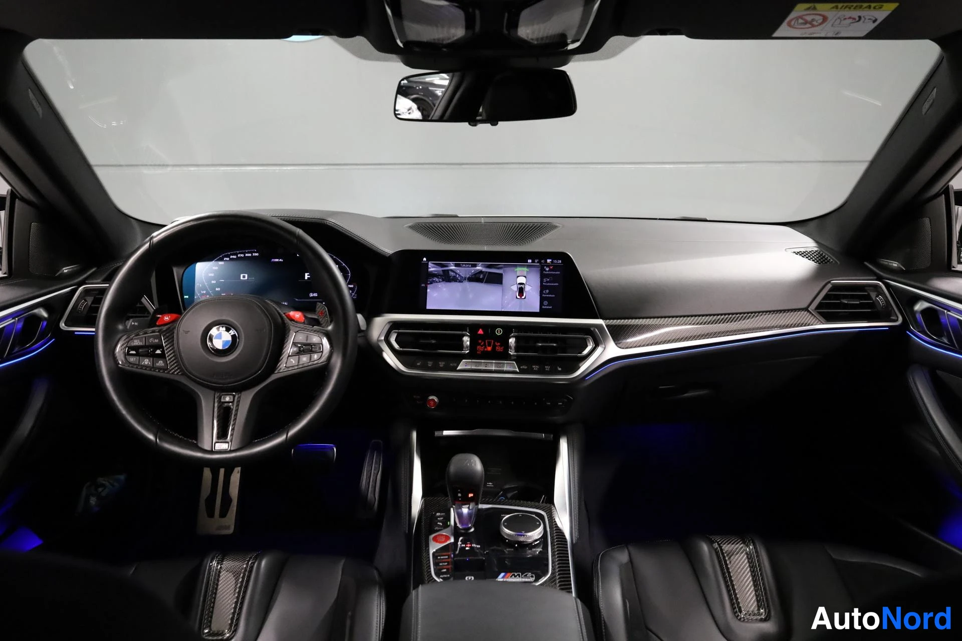 Valkoinen BMW M4 2021, ohjaamo, kuva 13
