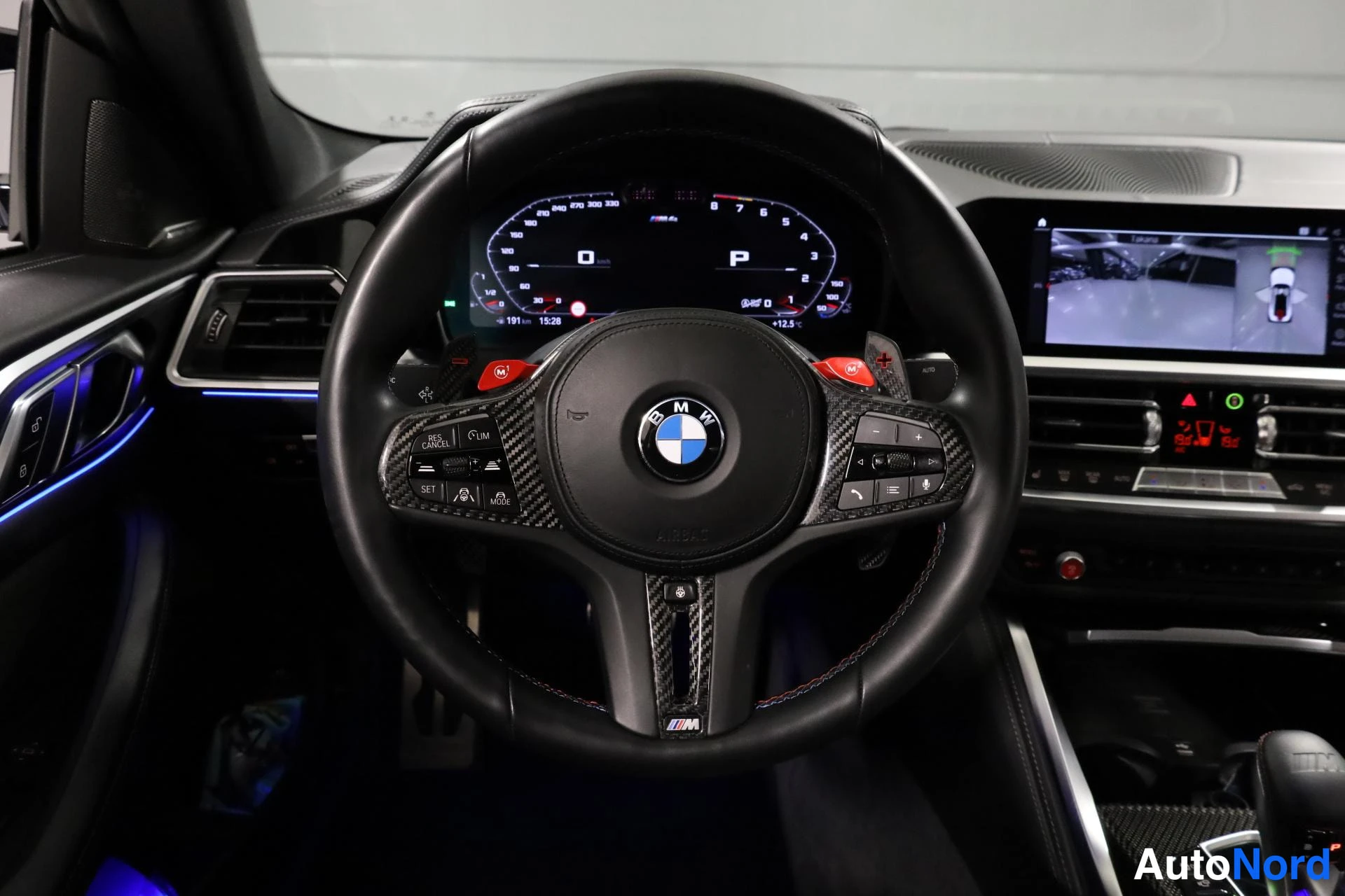 Valkoinen BMW M4 2021, ohjaamo, kuva 15