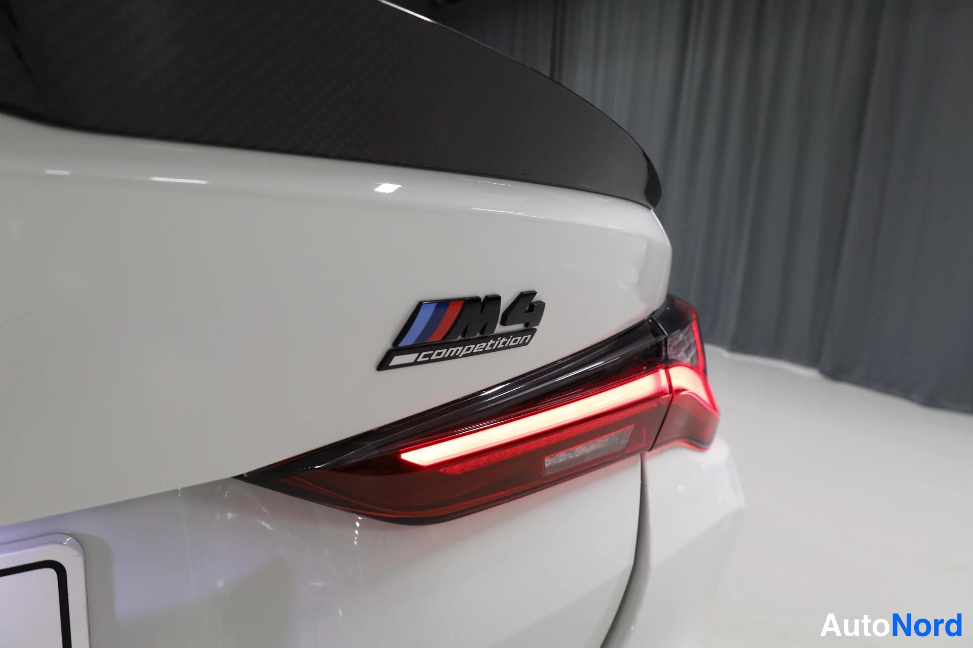 Valkoinen BMW M4 2021, yksityiskohta, kuva 19