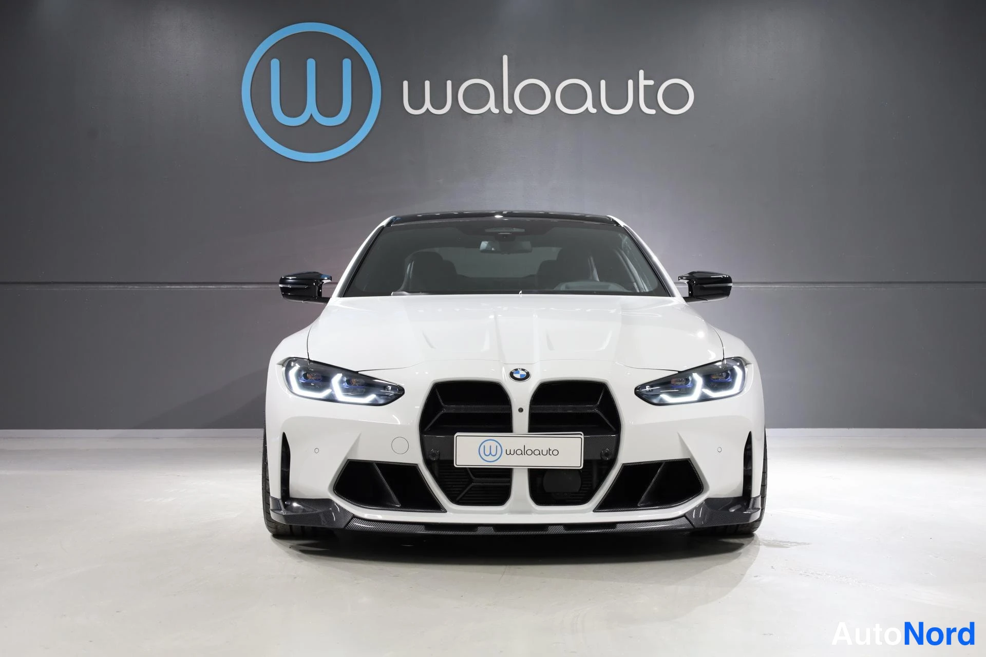 Valkoinen BMW M4 2021, edestä, kuva 4