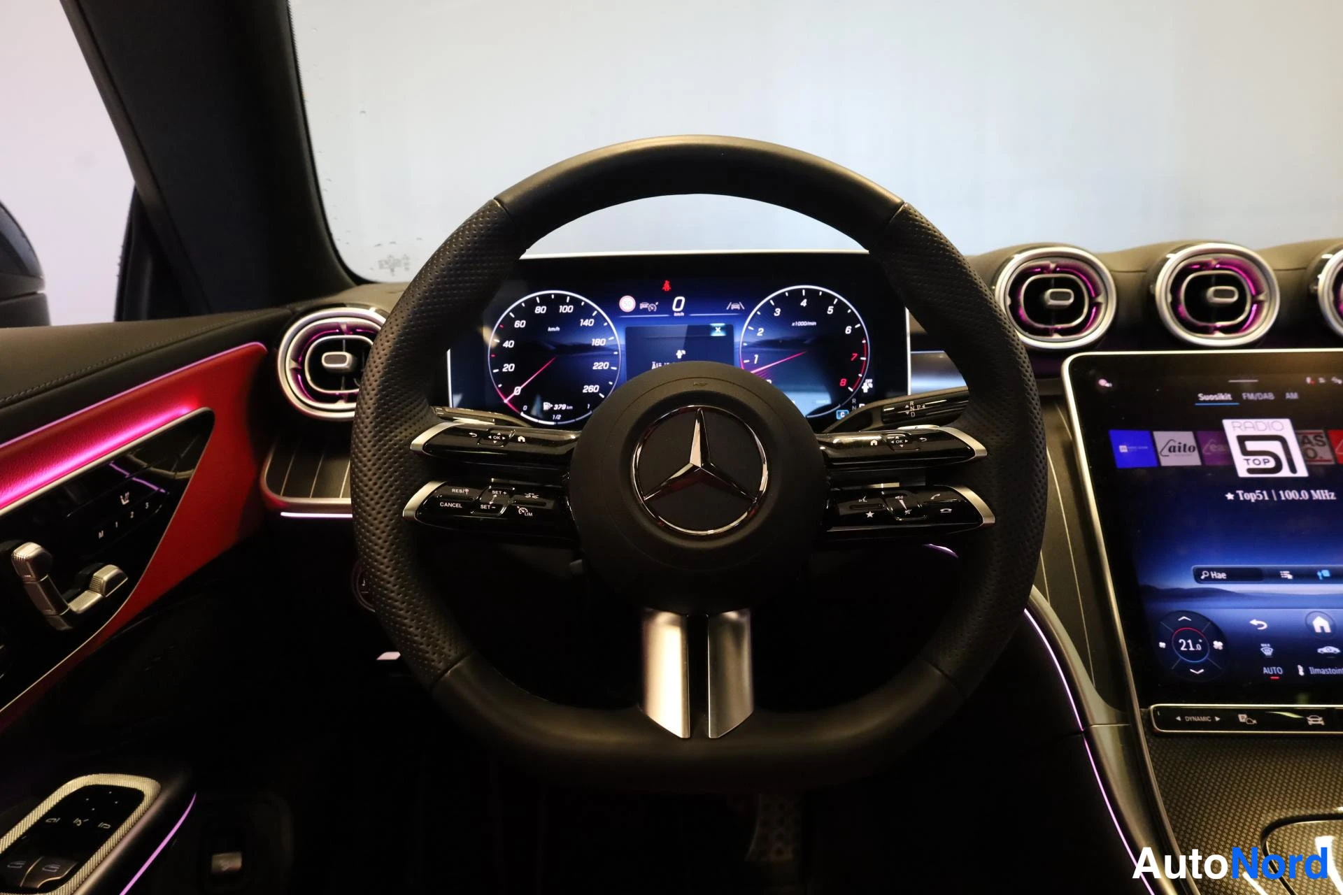 Musta Mercedes-Benz CLE 2024, ohjaamo, kuva 11