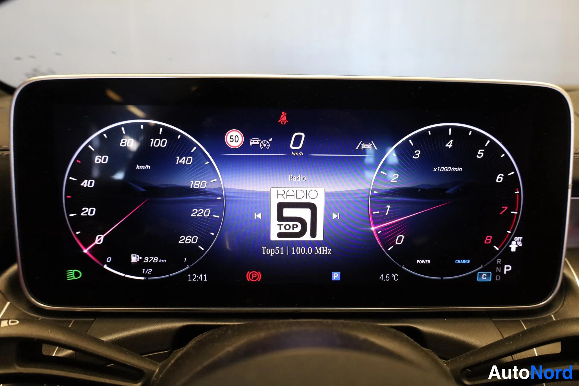 Musta Mercedes-Benz CLE 2024, yksityiskohta, kuva 17