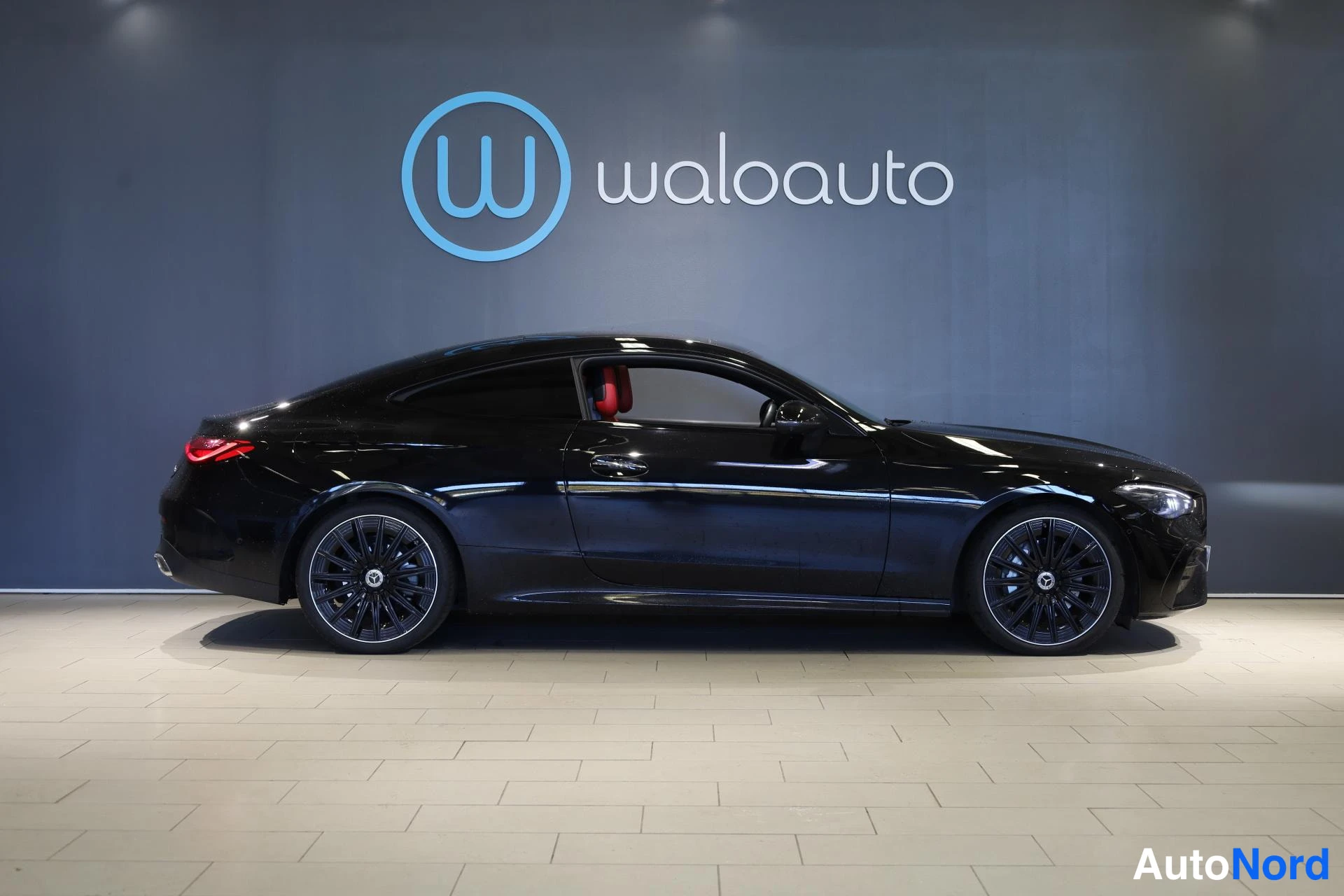 Musta Mercedes-Benz CLE 2024, sivulta, kuva 5