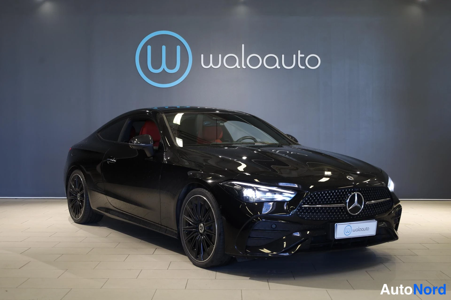 Musta Mercedes-Benz CLE 2024, etuviisto, keula oikealle, kuva 2