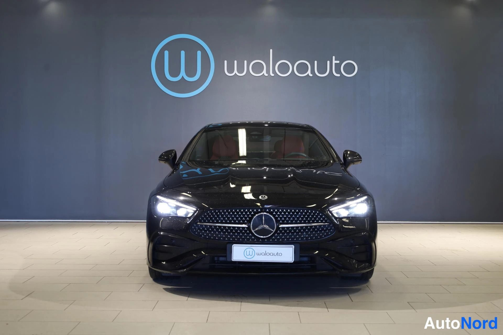 Musta Mercedes-Benz CLE 2024, edestä, kuva 3