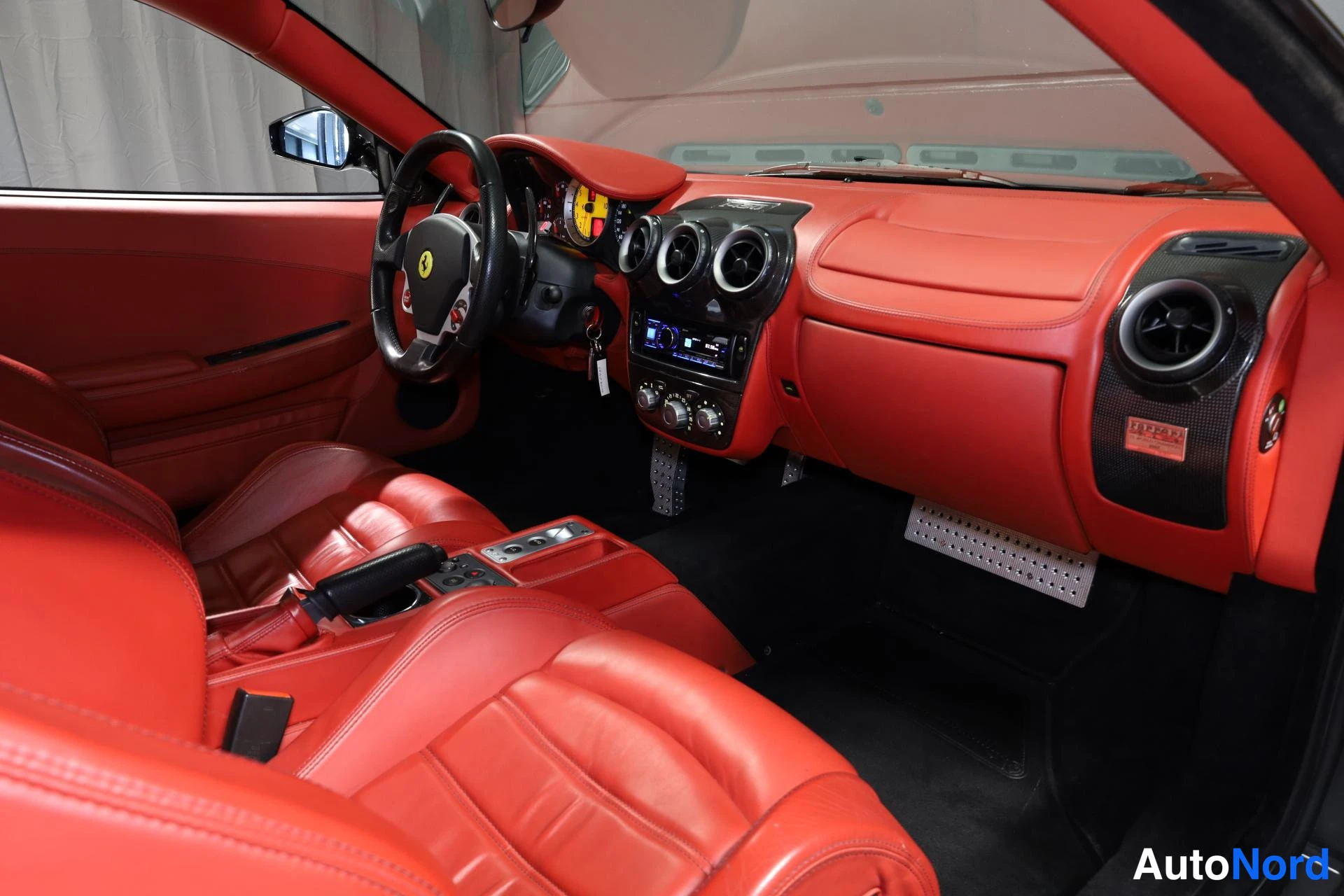 Musta Ferrari F430 2008, ohjaamo, kuva 12